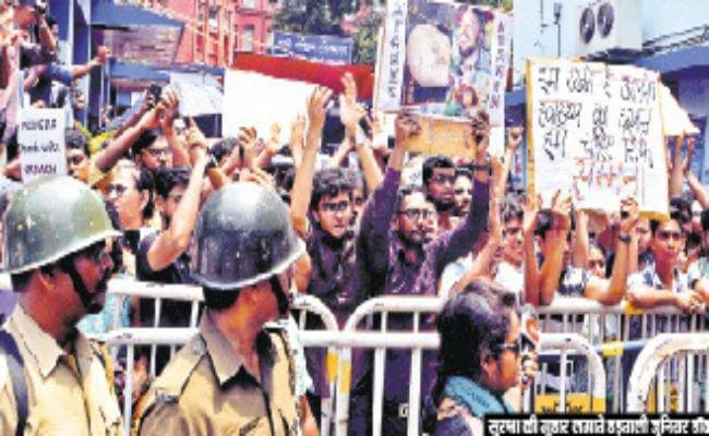 बंगाल में डॉक्टरों की हड़ताल : बहन ने रोते हुए कहा- मेरे भाई का इलाज नहीं कर सकते तो मार दें, श्मशान ले जाऊंगी