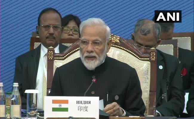 SCO समिट में पीएम मोदी ने पाकिस्तान पर बोला हमला, आतंकवाद का समर्थन कर रहे देशों की जवाबदेही तय हो SCO समिट में पीएम मोदी ने पाकिस्तान पर बोला हमला, आतंकवाद का समर्थन कर रहे देशों की जवाबदेही तय हो