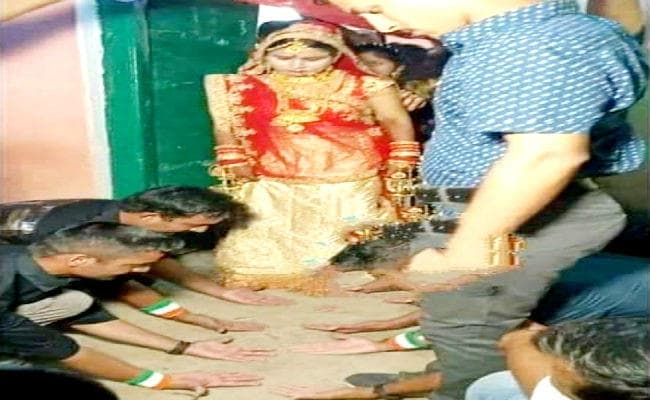 शहीद साथी कमांडो की बहन को जवानों ने हथेलियों पर किया विदा, चार बहनों के इकलौते भाई थे कमांडो निराला