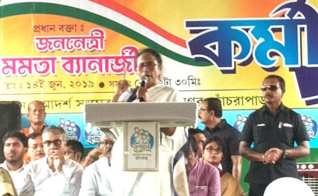 बंगाल में रहकर बांग्ला बोलना पड़ेगा, बाहरी लोगों की गुंडागर्दी बर्दाश्त नहीं : ममता बनर्जी
