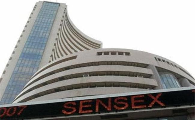 बैंकिंग कंपनियों के शेयरों के लुढ़कने से लगातार तीसरे दिन गिरा सेंसेक्स