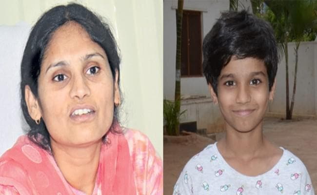 विकाराबाद के कलक्टर मसर्रत खानम आयशा ने कायम की मिसाल, सरकारी स्कूल में कराया बेटी का एडमिशन