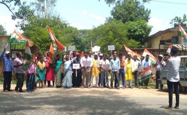 गुमला में बिजली संकट, कांग्रेस का हल्ला बोल आंदोलन, बिजली विभाग का घेराव