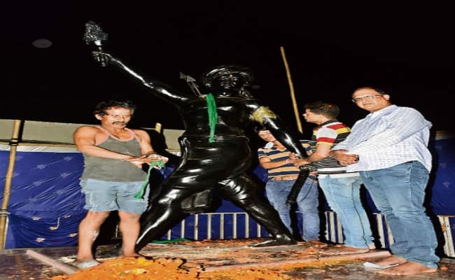 बिरसा मुंडा की प्रतिमा  क्षतिग्रस्त किये जाने के विरोध में आज रांची बंद