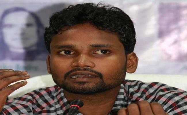 अनुज लुगुन का युवा साहित्य अकादमी पुरस्कार के लिए किया गया चयन