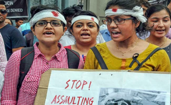 पश्चिम बंगाल : डॉक्टरों ने ड्यूटी पर लौटने की ममता की अपील ठुकरायी