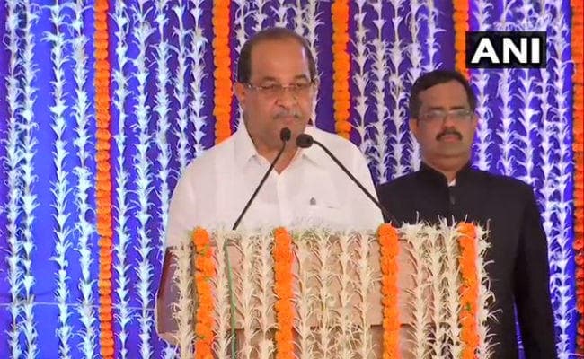 फडणवीस सरकार में मंत्री बने पूर्व कांग्रेस नेता विखे पाटिल