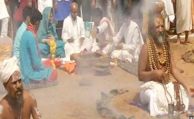 दिग्विजय की हार पर जल समाधि की घोषणा करने वाले बाबा पुलिस की नजरों में