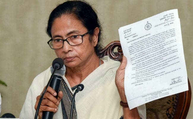 पश्चिम बंगाल : सोमवार को हड़ताली डाक्टर्स करेगें नवान्न में सीएम ममता बनर्जी से मुलाकात