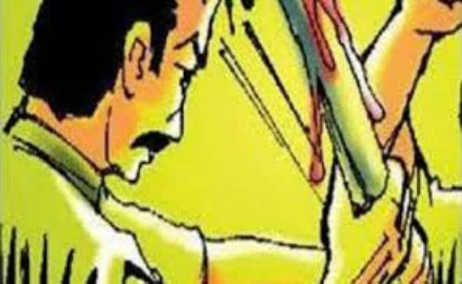 नशेड़ी दामाद ने ससुर-साले पर किया हंसुआ से हमला