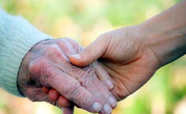 समाज में बुजुर्गों की अनदेखी