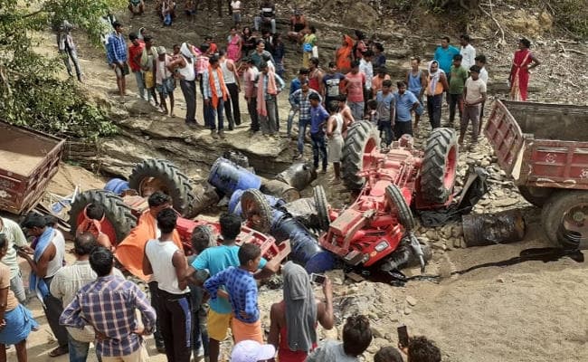 चतरा में दो ट्रैक्टर की टक्कर में दो महिला समेत तीन मजदूरों की मौत