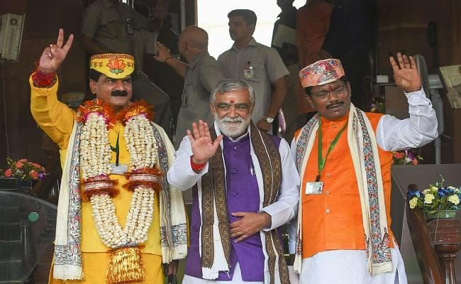 17वीं लोकसभा : बिहार से भाजपा के दो सदस्यों ने पहन रखी थी मैथिली पोशाक, अश्विनी चौबे ने ली संस्कृत में शपथ