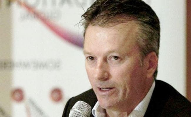 डेविड वार्नर पूरी तरह खुल कर नहीं खेल रहे : स्टीव वॉ