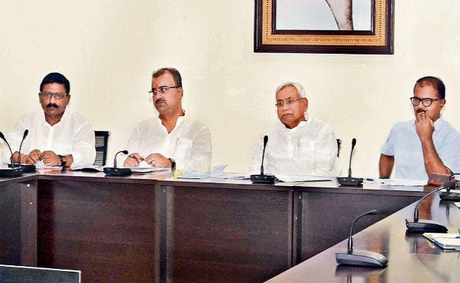 लू और चमकी बुखार का कहर: नीतीश ने की हाइ लेवल मीटिंग, सभी स्कूल, कॉलेज व कोचिंग 24 तक बंद