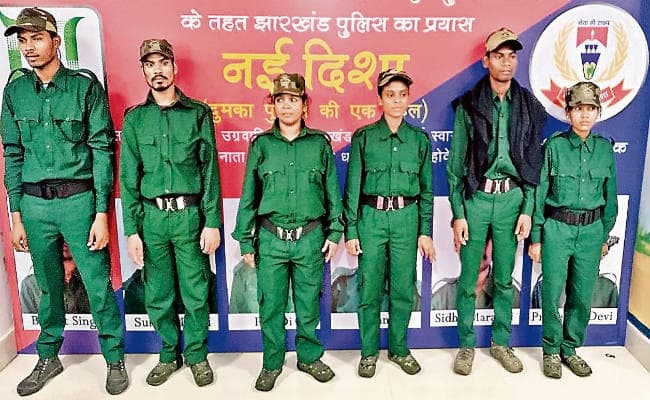 दुमका : पाकुड़ में एसपी अमरजीत बलिहार हत्याकांड में शामिल इनामी नक्‍स‍िलयों ने किया सरेंडर