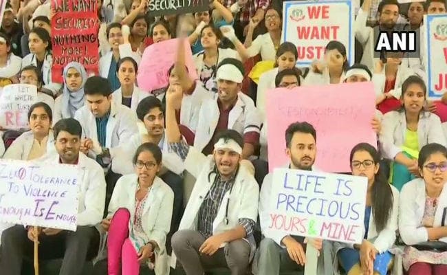 डॉक्टरों ने मरीजों से मांगी माफी, कहा- हमारी सुरक्षा व आम लोगों के हित के लिए था आंदोलन