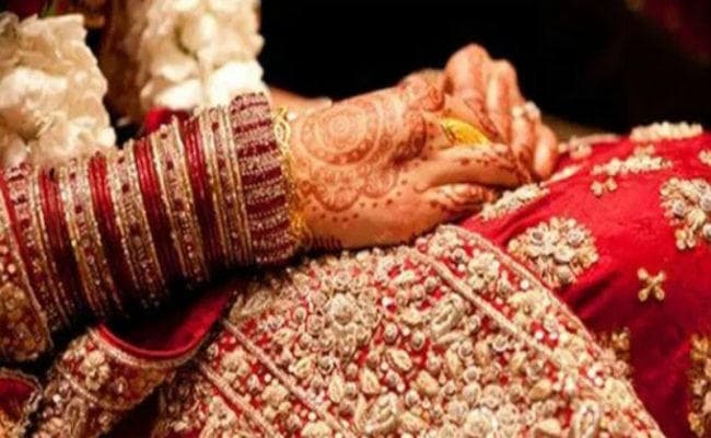 बाघमारा : गुपचुप खाने के विवाद में वर पक्ष के लोगों ने दुल्हन के परिजनों को दौड़ा-दौड़ा कर पीटा, एक की मौत