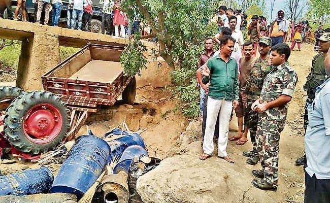 चतरा : दो ट्रैक्टर भिड़े तीन की मौत, नौ घायल