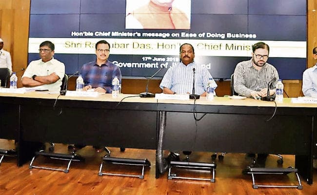 रांची : ईज ऑफ डूइंग बिजनेस में झारखंड को नंबर-वन राज्य बनायें : रघुवर दास