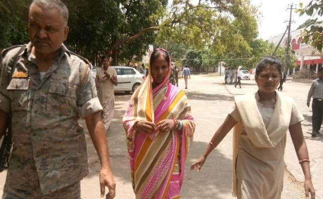 बोकारो : आरटीआई एक्टिविस्ट हत्या मामले में कोर्ट ने देवर-भाभी को सुनायी आजीवन कारावास की सजा