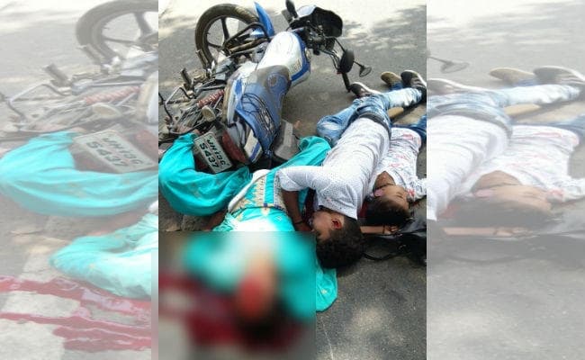 चतरा : बाइक ने बस को पीछे से मारी टक्‍कर, तीन लोगों की दर्दनाक मौत