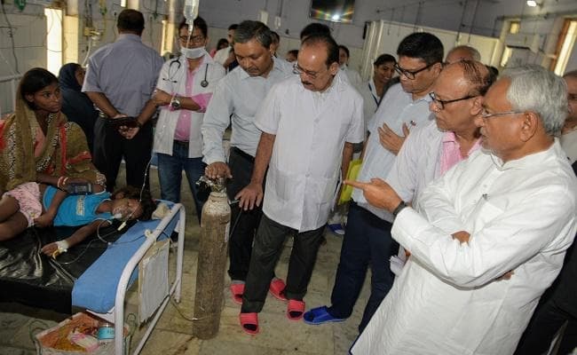 AES पीड़ित बच्चों के परिजनों को CM नीतीश ने किया आश्वस्त, इलाज में किसी भी तरह की कोताही नहीं बरती जायेगी