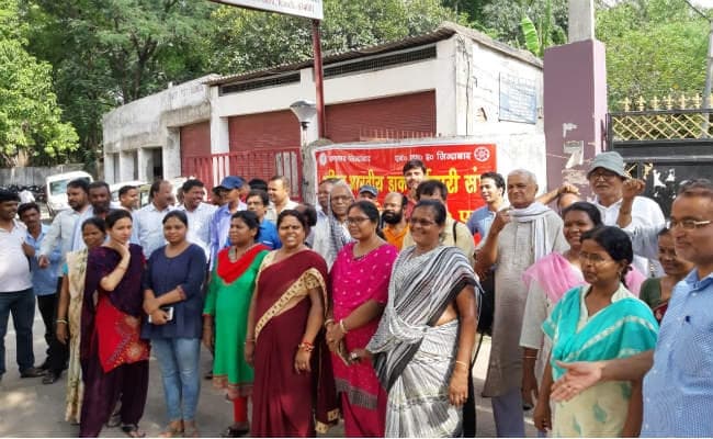 पेंशनर्स एसोसिएशन ने अपनी मांग के लिए रांची जीपीओ में दिया धरना