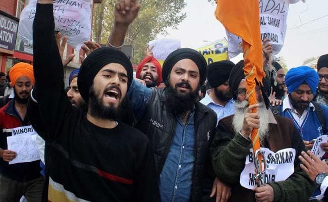 दिल्ली में सिख पिता-पुत्र की पिटाई को लेकर कोलकाता में भी प्रदर्शन