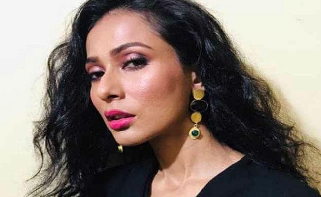 अभिनेत्री के साथ सड़क पर हुआ अभद्र व्यवहार, पुलिस ने सात को दबोचा