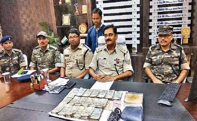 खूंटी में अफीम व नकद के साथ तस्कर गिरफ्तार