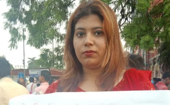 मीम शेयर करने पर ममता बनर्जी ने प्रियंका शर्मा को भेजा था जेल, अब पीएम मोदी ने ट्विटर पर किया फॉलो