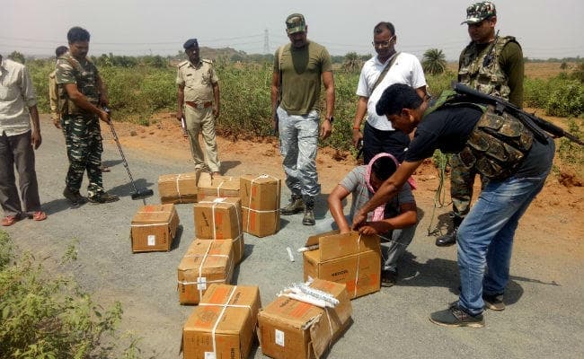 क्या गोमो को दहलाने की है साजिश ? दस पेटी जिलेटीन बरामद, एक सप्ताह पहले भी इलाके से पकड़ाया था विस्फोटक