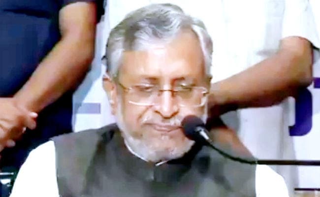 AES से बच्चों की मौत से संबंधित सवालों को टाल गये उपमुख्यमंत्री, कहा- ...तो खत्म करते हैं प्रेस कॉन्फ्रेन्स, ...देखें वीडियो