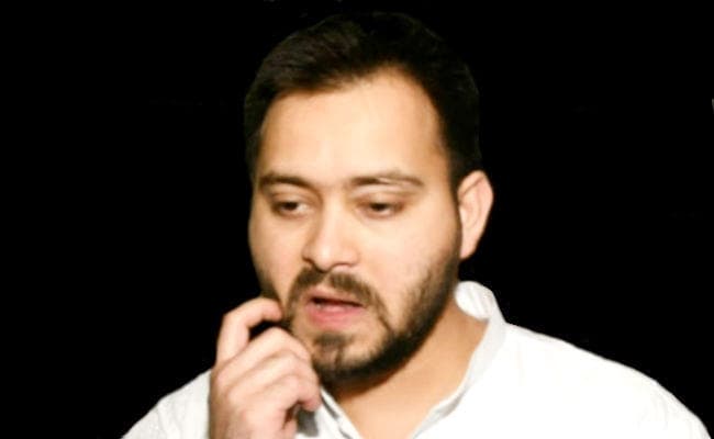 तेजस्वी के बिहार में नहीं होने को लेकर आरजेडी नेताओं की राय अलग-अलग