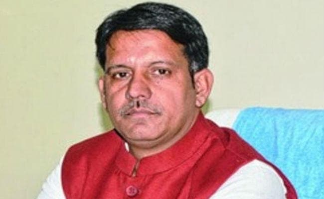 जामताड़ा : शिलान्यास करने गये भाजपा विधायक का पार्टी नेताओं ने ही किया विरोध, जानें कारण जामताड़ा : शिलान्यास करने गये भाजपा विधायक का पार्टी नेताओं ने ही किया विरोध, जानें कारण