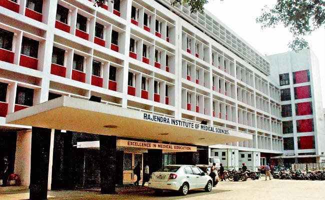 रांची : डॉक्टर मंगाते हैं खून, मरीज को चढ़ाते नहीं और बर्बाद हो जाता है