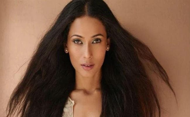 प्रसिद्ध मॉडल उशोषी सेनगुप्ता से दुर्व्यवहार के मामले में एक सब-इंस्पेक्टर सस्पेंड, दो को शोकॉज