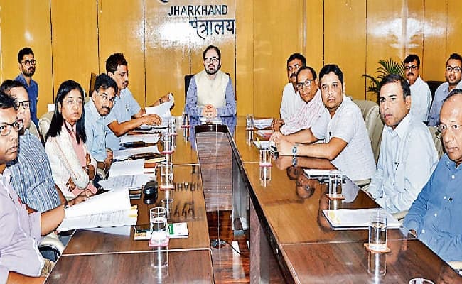 रांची : मुख्य सचिव ने इंडस्ट्रीज एसोसिएशन के प्रतिनिधियों के साथ की बैठक कहा, इंडस्ट्रियल एरिया से दुकानों को हटायें