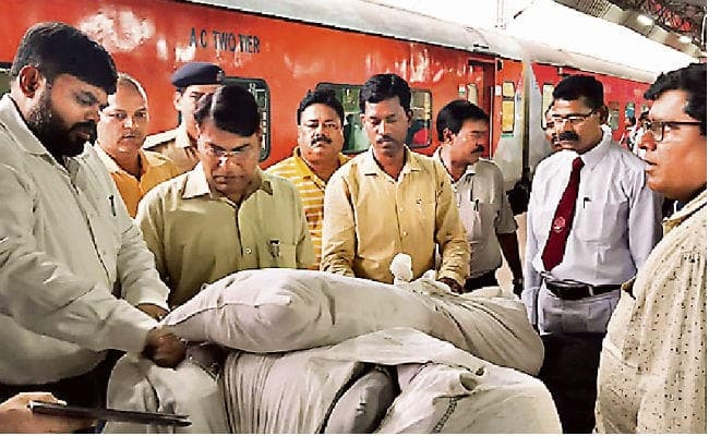 रांची : एडीआरएम ने राजधानी एक्सप्रेस की जांच की