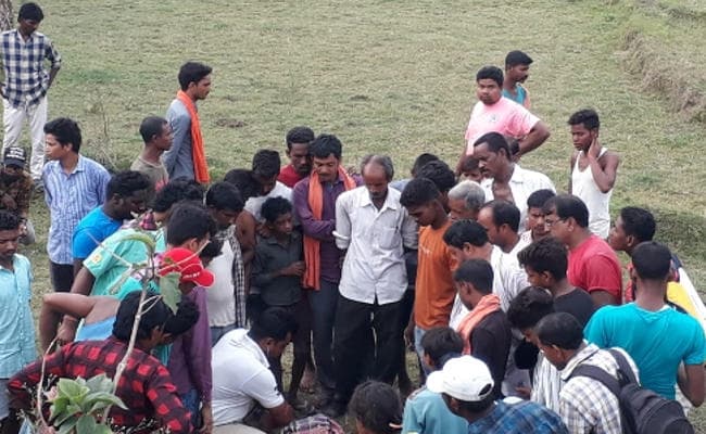 चांडिल में पिकअप वैन पलटने से दो की मौत, चार लोग गंभीर रूप से घायल