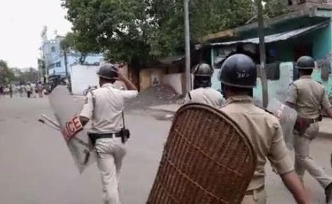 पश्चिम बंगाल में दो गुटों में हिंसा, देसी बम से किया विस्फोट, गोलियां भी चलायीं