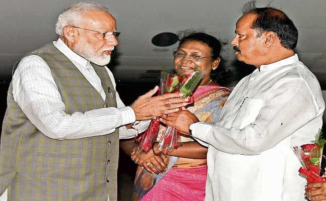 हल्की बूंदाबांदी के बीच रांची पहुंचे प्रधानमंत्री नरेंद्र मोदी