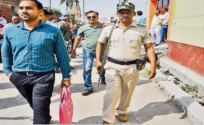 पौ फटते ही एनआइए ने दी दस्तक, दिन भर चली कार्रवाई