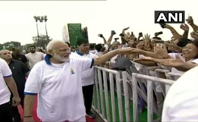 #YogaDay2019: बोले पीएम मोदी- योग सबका-सब योग के, गरीब-आदिवासियों के घर तक लेकर जानी है योग की यात्रा