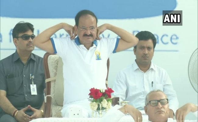 #YogaDay2019 उपराष्ट्रपति वैंकेया नायडू ने कहा, योग को विद्यालयों के पाठ्यक्रम का हिस्सा बनाया जाये