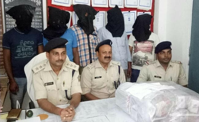 लॉटरी का अवैध कारोबार करने वाले पांच लोग पाकुड़ से गिरफ्तार