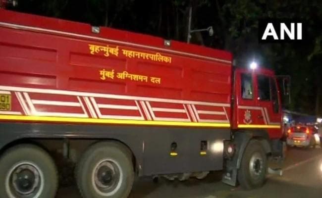 मुंबई के मझगांव डॉकयार्ड में निर्माणाधीन युद्धपोत में आग लगने से एक की मौत