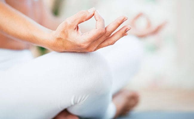 स्कूलों में योग शिक्षा अनिवार्य करे सरकार