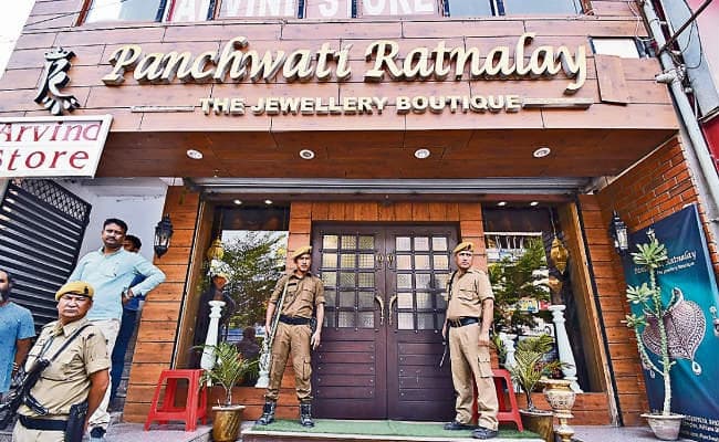 पटना : ज्वेलरी दुकान में डकैती, पांच करोड़ के आभूषण और 13 लाख कैश लूटे